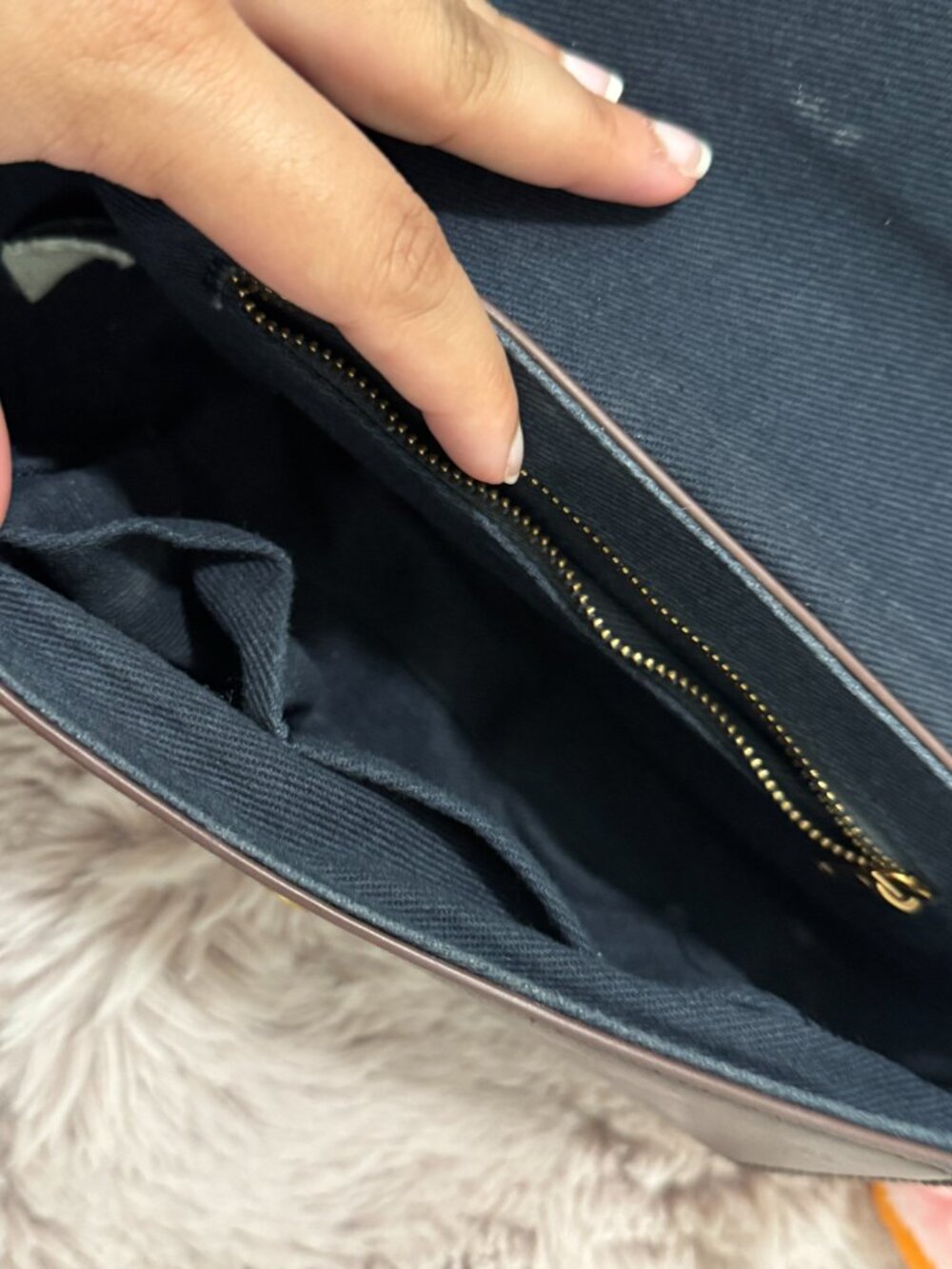 Brandy Melville John Galt Shoulder Bag - Picture 5 of 6